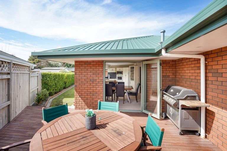 Photo of property in 4 Rothesay Place, Highbury, Palmerston North, 4412