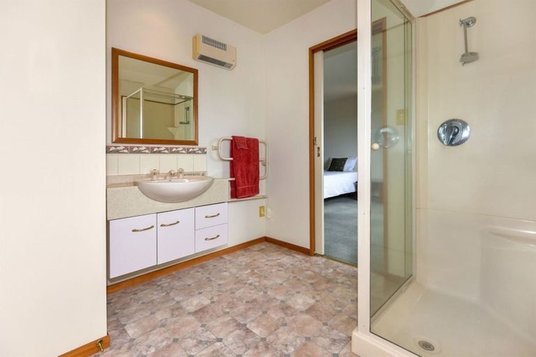 Photo of property in 1 Evenwood Place, Waimairi Beach, Christchurch, 8083