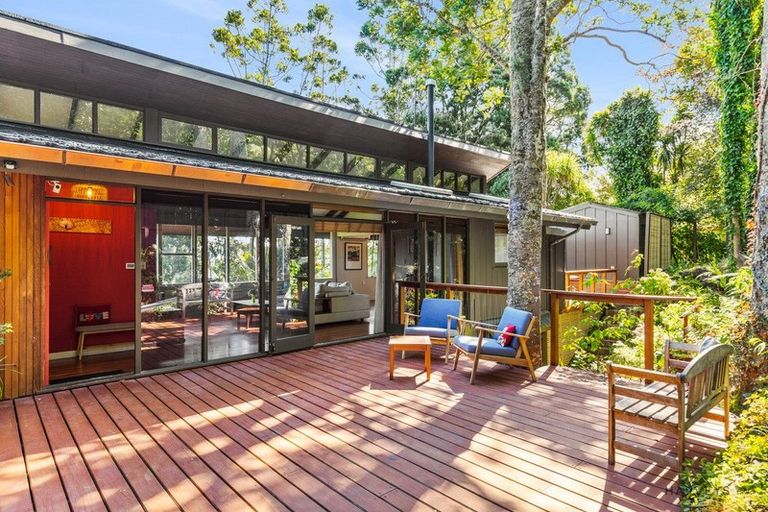 Photo of property in 10 Rangiwai Road, Titirangi, Auckland, 0604