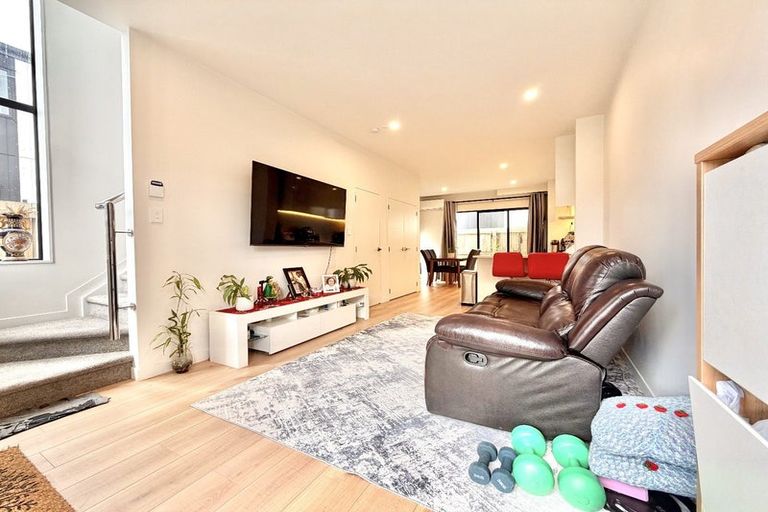 Photo of property in 1/28 Smythe Road, Henderson, Auckland, 0612