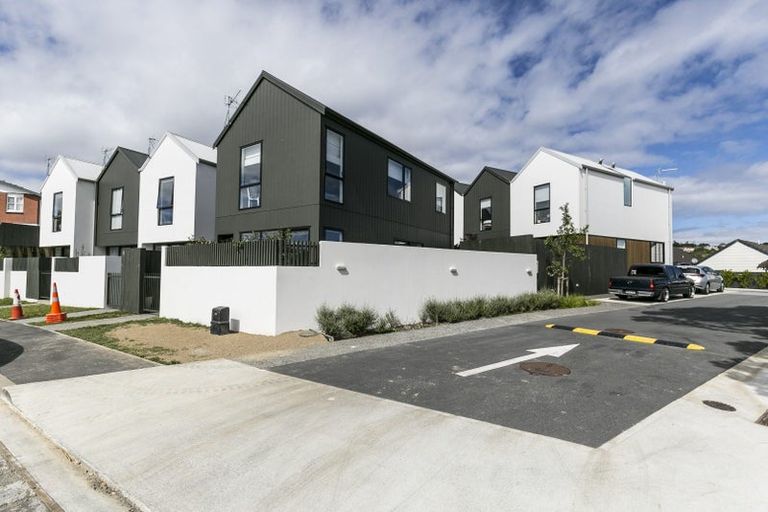 Photo of property in 11/6u Oswald Crescent, Paparangi, Wellington, 6037
