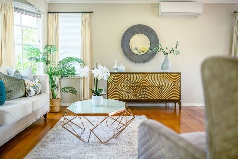 Photo of property in 44 Fitzwater Place, Henderson, Auckland, 0612