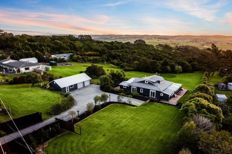 Photo of property in 176 Wishart Road, Helensville, 0875
