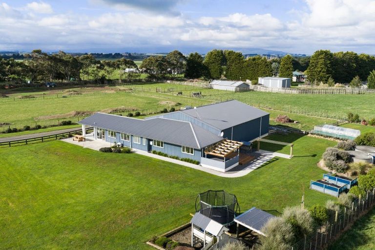 Photo of property in 106 Reid Line East, Aorangi, Feilding, 4775