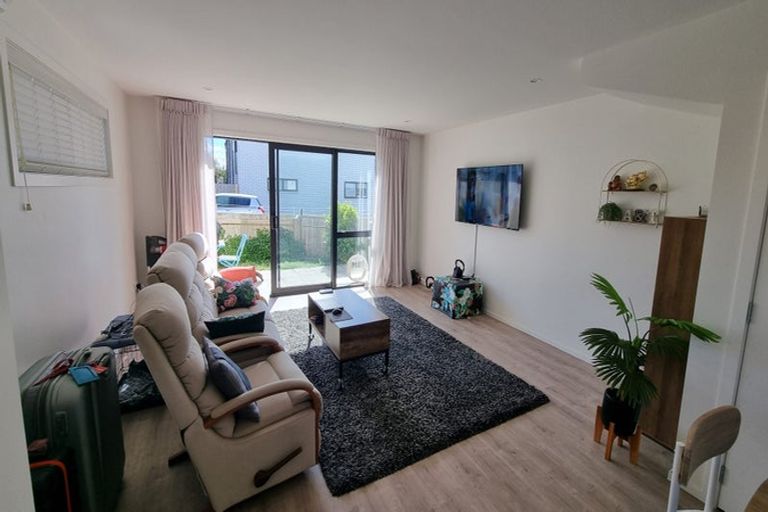 Photo of property in 2/12 Enderby Drive, Te Atatu Peninsula, Auckland, 0610
