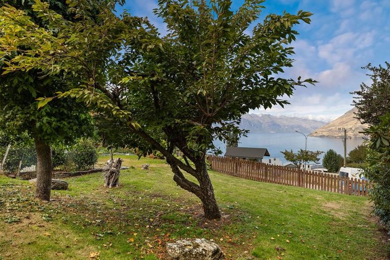 Photo of property in 18a Cameron Place, Fernhill, Queenstown, 9300