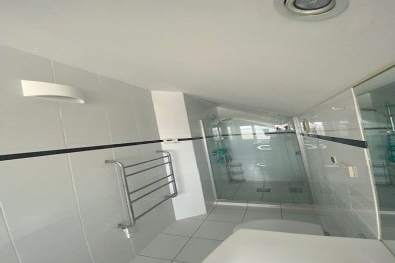 Photo of property in 5-7 Mahoe Street, Eastbourne, Lower Hutt, 5013