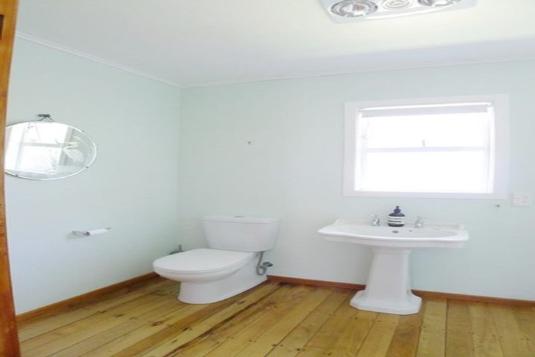 Photo of property in 42 Kervil Avenue, Te Atatu Peninsula, Auckland, 0610