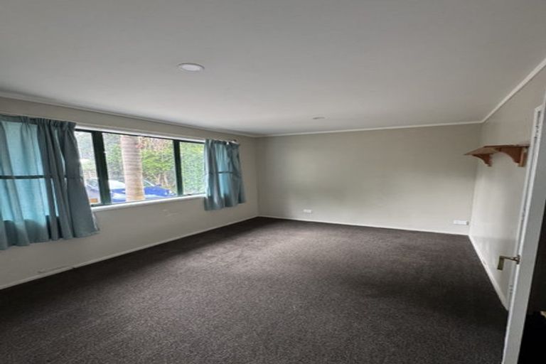 Photo of property in 302 Wairau Road, Glenfield, Auckland, 0629