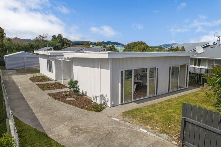 Photo of property in 92 Michael Road, Paraparaumu Beach, Paraparaumu, 5032