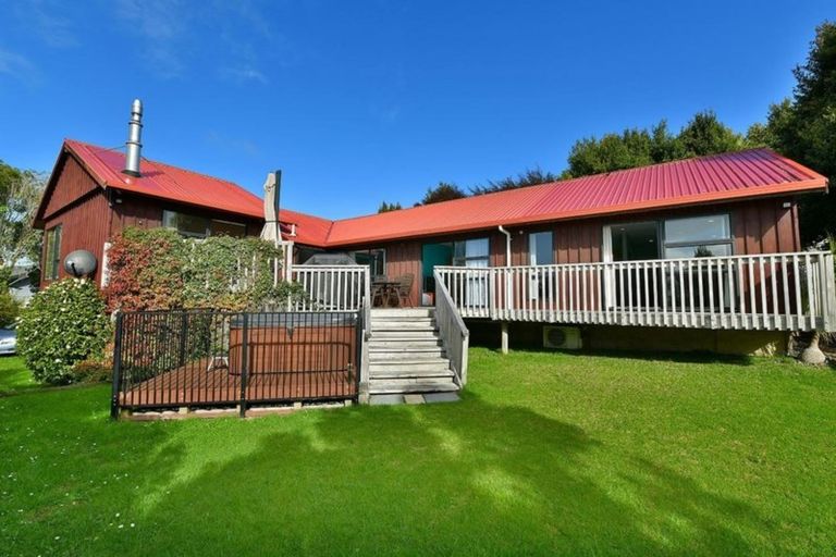 Photo of property in 70 Waiora Road, Stanmore Bay, Whangaparaoa, 0932
