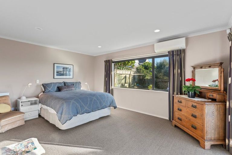 Photo of property in 6 Te Ropata Place, Waikanae Beach, Waikanae, 5036