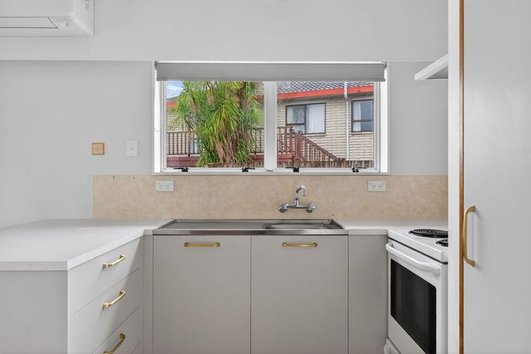 Photo of property in 41 Edgewater Parade, Waiuku, 2123