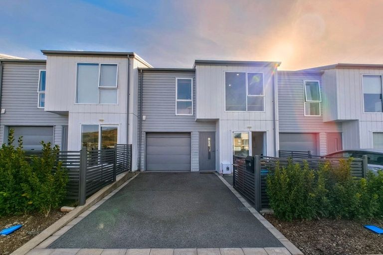 Photo of property in 77 Hokioi Drive, Kenepuru, Porirua, 5022