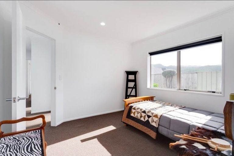 Photo of property in 18 Mcewen Crescent, Riverstone Terraces, Upper Hutt, 5018