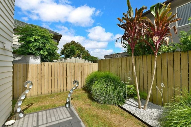 Photo of property in 53a Walton Street, Red Beach, 0932