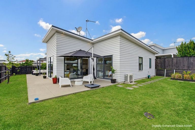 Photo of property in 30 Tyler Davies Drive, Red Beach, 0932