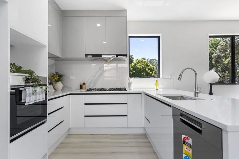 Photo of property in 90 Awaruku Road, Torbay, Auckland, 0630