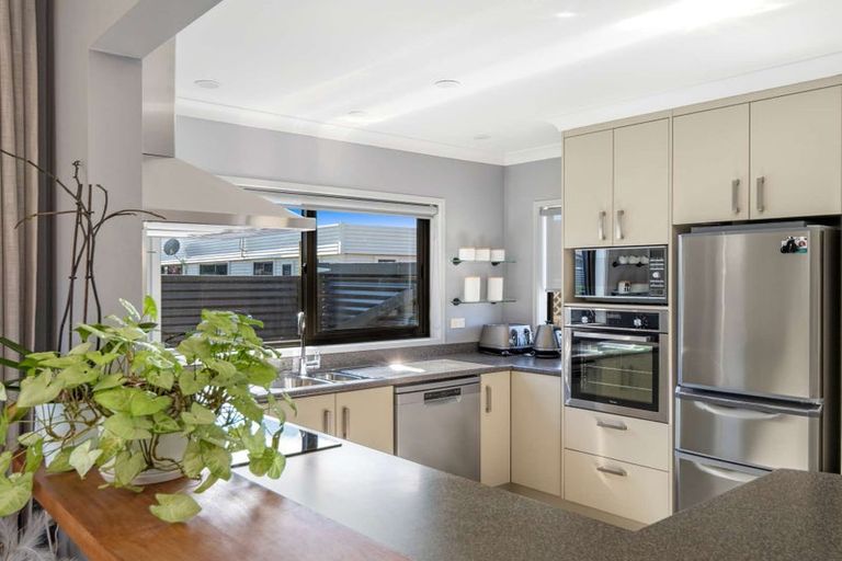 Photo of property in 19a Kawaha Point Road, Fairy Springs, Rotorua, 3015