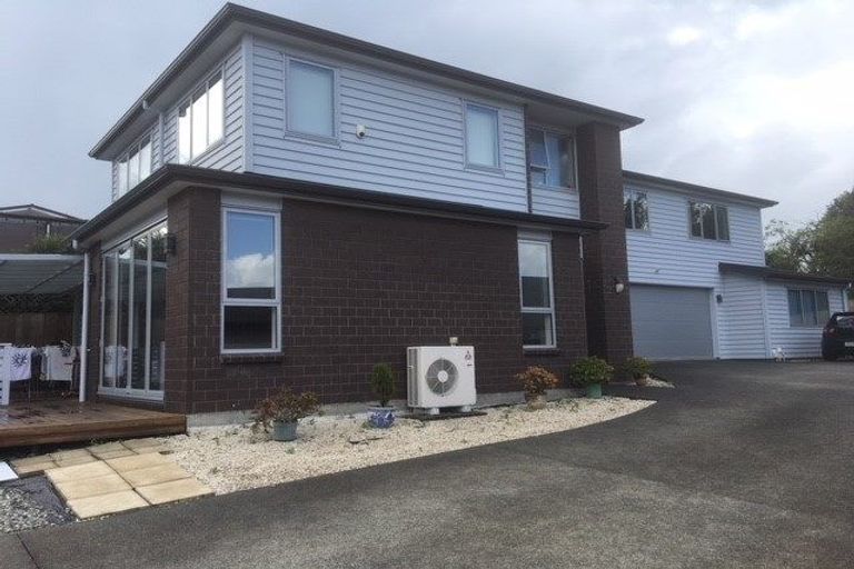 Photo of property in 235b Great North Road, Henderson, Auckland, 0612