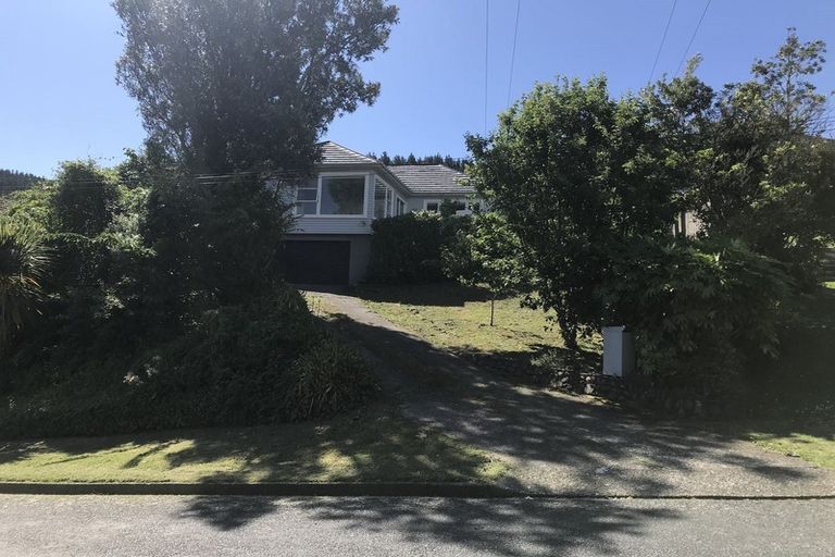 Photo of property in 26 Kiwi Crescent, Tawa, Wellington, 5028