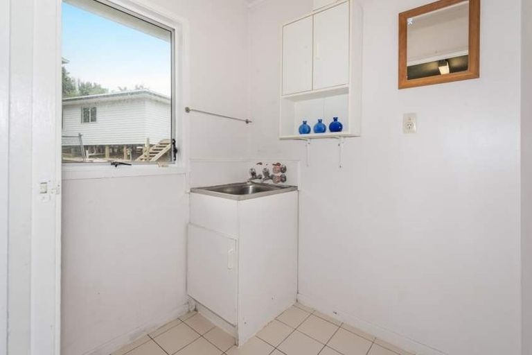 Photo of property in 5 Santiago Crescent, Unsworth Heights, Auckland, 0632