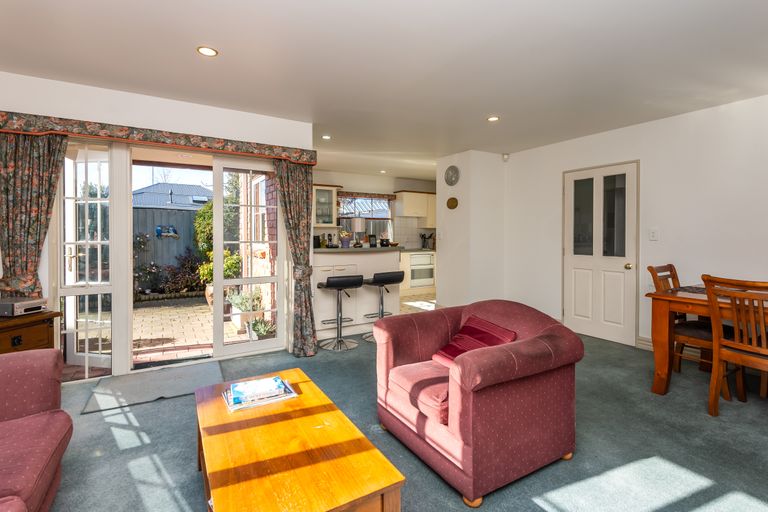 Photo of property in 2/61 Hawkesbury Avenue, St Albans, Christchurch, 8014