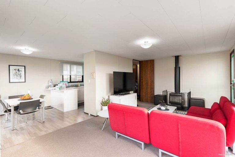 Photo of property in 33 Starforth Place, Henderson, Auckland, 0612