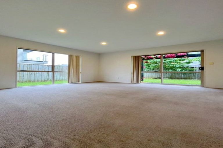 Photo of property in 15 Merlot Way, Te Atatu South, Auckland, 0610
