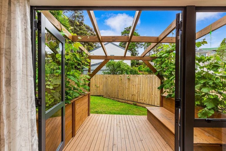 Photo of property in 9b View Road, Glenfield, Auckland, 0627