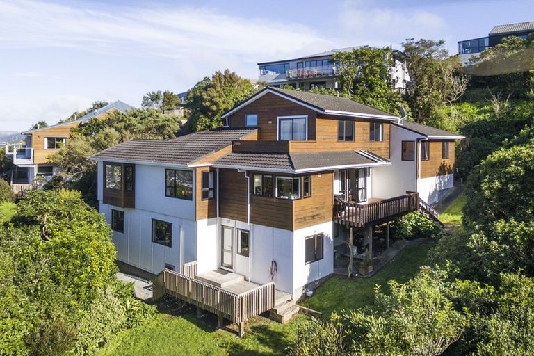 Photo of property in 16 Ramphal Terrace, Khandallah, Wellington, 6035