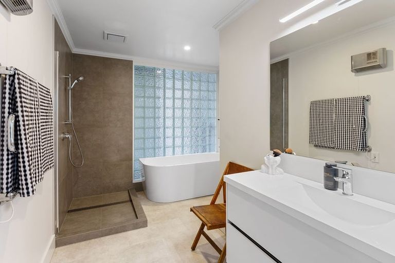 Photo of property in 7 Ngarara Road, Waikanae, 5036