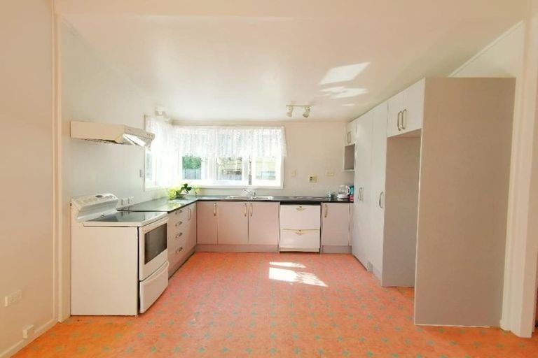 Photo of property in 1 Gilliam Street, New Lynn, Auckland, 0600