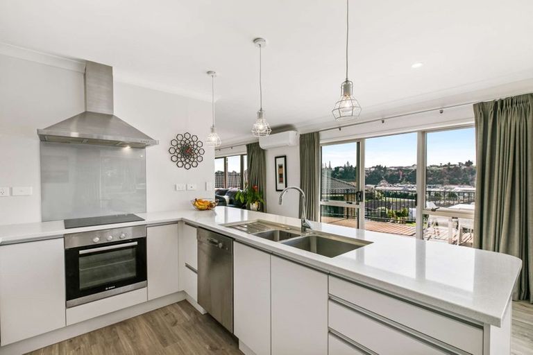 Photo of property in 14 Ko Place, Pyes Pa, Tauranga, 3112