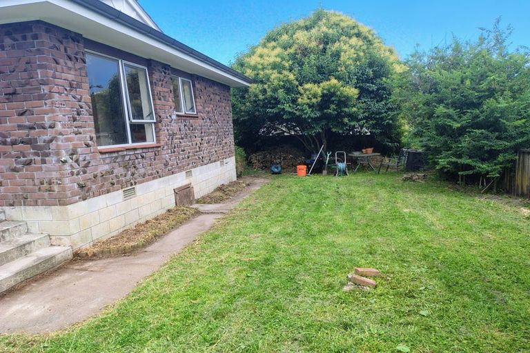 Photo of property in 2/37 Blacklock Avenue, Henderson, Auckland, 0612