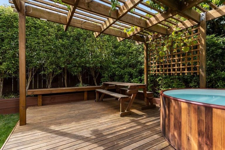 Photo of property in 1/92 Kervil Avenue, Te Atatu Peninsula, Auckland, 0610