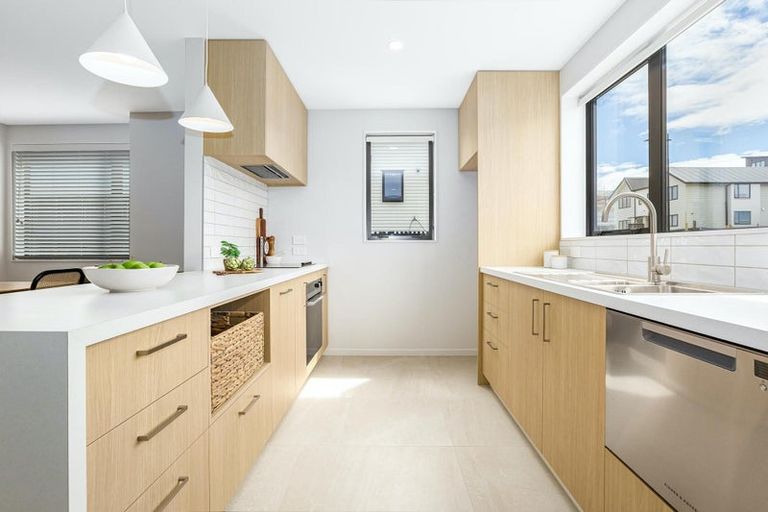 Photo of property in 42 Turtleback Avenue, Whitby, 5024