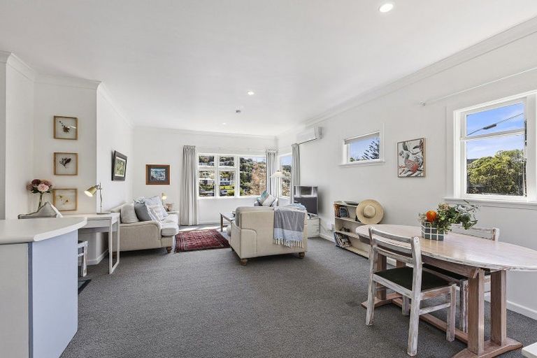 Photo of property in 15 Glanmire Road, Newlands, Wellington, 6037