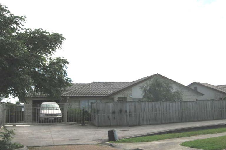 Photo of property in 14 Russett Grove, Henderson, Auckland, 0612