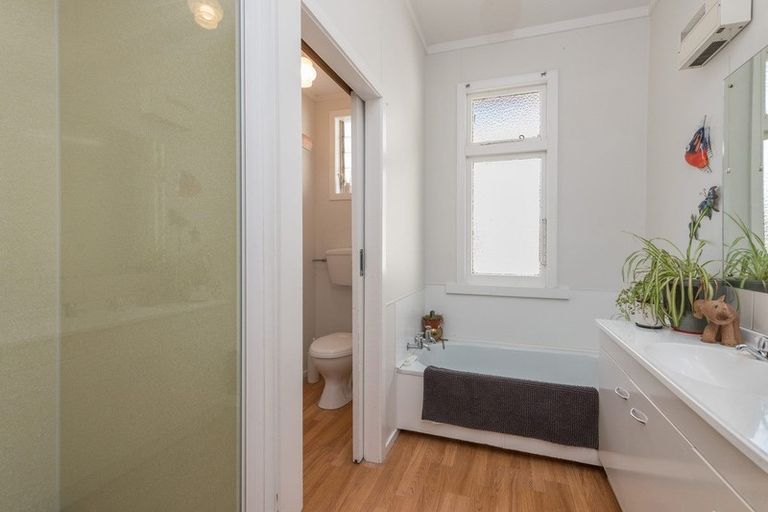 Photo of property in 129 Tipahi Street, Nelson South, Nelson, 7010