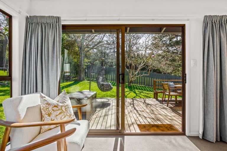 Photo of property in 7 Mahuta Grove, Northcote, Auckland, 0627