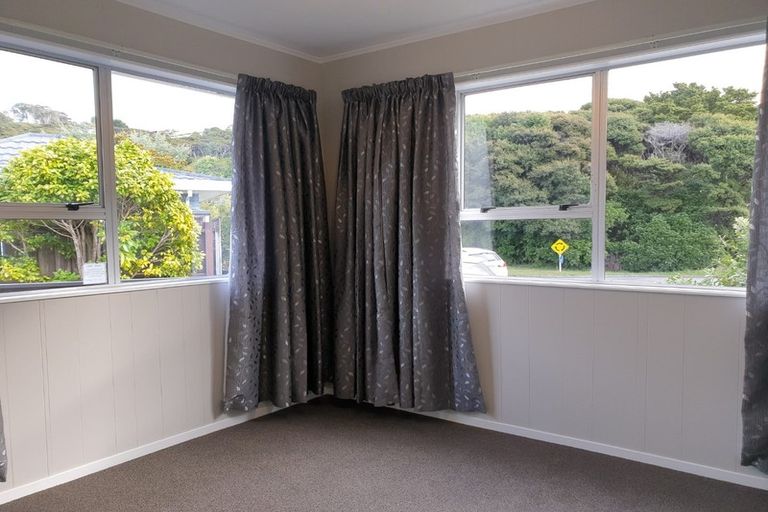 Photo of property in 37 Latitude Close, Whitby, Porirua, 5024