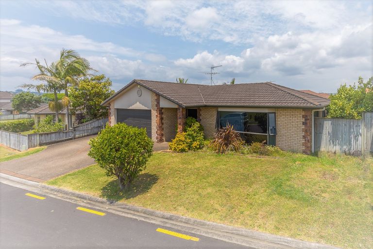 Photo of property in 4 Kalmore Place, Flat Bush, Auckland, 2016