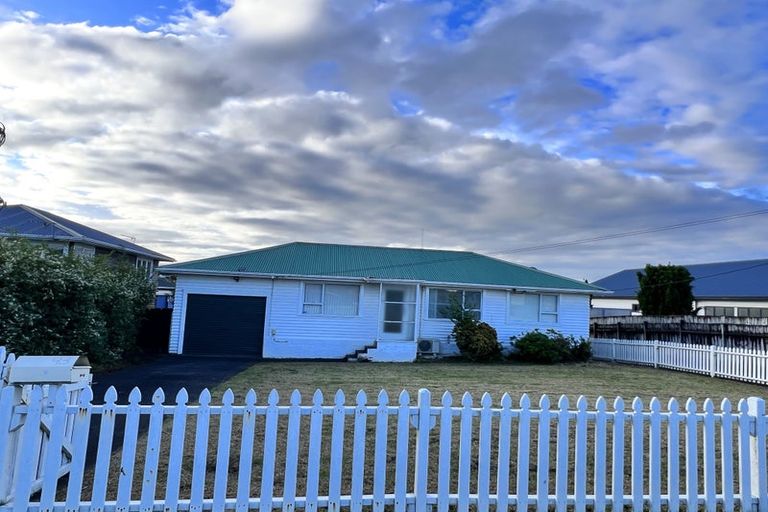 Photo of property in 93 Henderson Valley Road, Henderson, Auckland, 0612