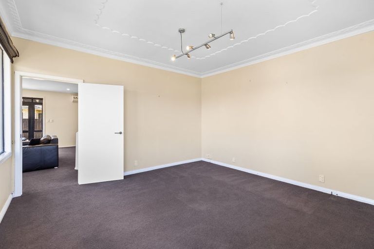 Photo of property in 49 Paynters Avenue, Strandon, New Plymouth, 4312