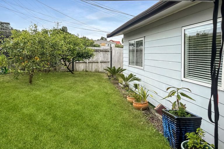 Photo of property in 1/56 Birkdale Road, Birkdale, Auckland, 0626