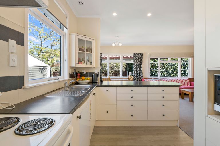 Photo of property in 166 Knowles Street, St Albans, Christchurch, 8052