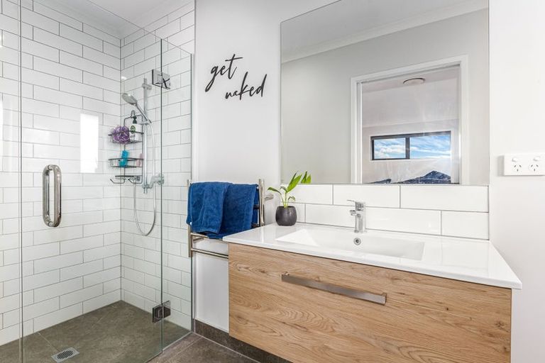 Photo of property in 27 Topsail Way, Whitby, Porirua, 5024