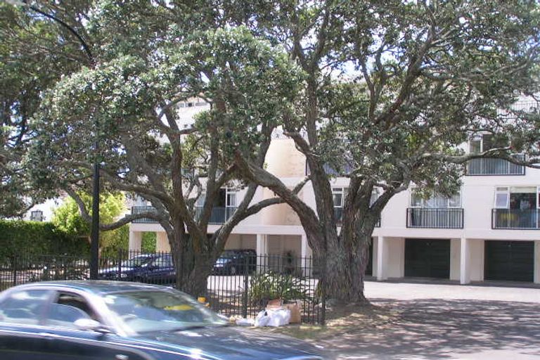 Photo of property in 2/21 Clifton Road, Hauraki, Auckland, 0622