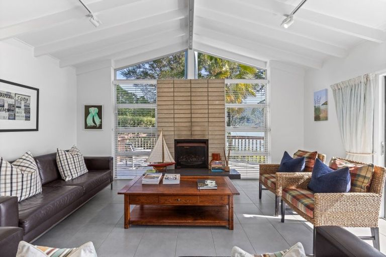 Photo of property in 2045 Queen Charlotte Drive, Ngakuta Bay, Picton, 7281